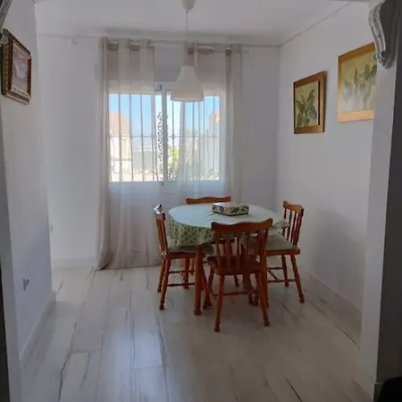 Adosado Tranquilo Familias Con Piscina Holiday home *